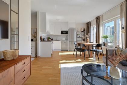Upplysningens väg 21, Centrala Väsby