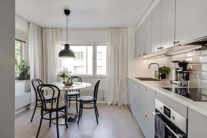 Kasten Ottergatan 9, Oskarstorget