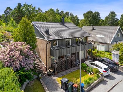 Blåsklöverbacken 38, Hässelby Norra Villastad