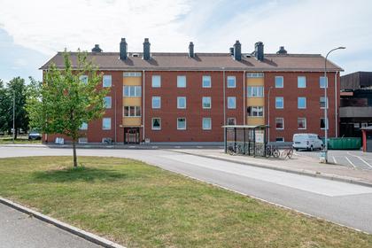 Badhusgatan 8B, Centralt