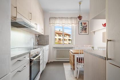 Katarinas väg 4A, Nära Simhallen