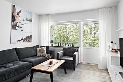 Strindbergs väg 3C, Författarbyn
