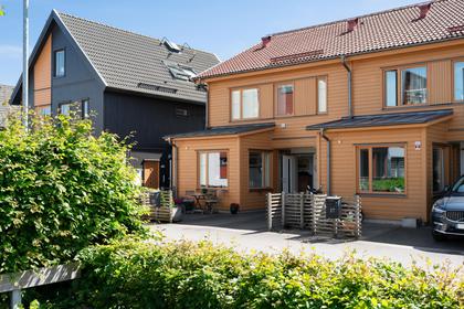 Bärnstensvägen 15, Kolla