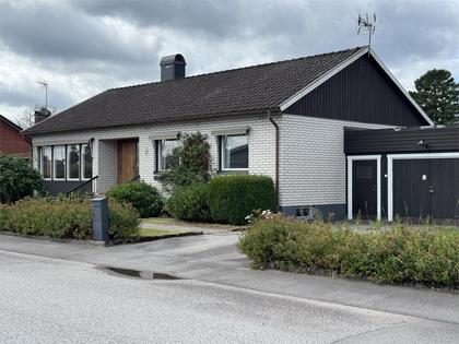 Enegatan 16, Smålandsstenar