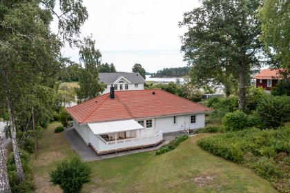 Långrevsvägen 8, Resarö