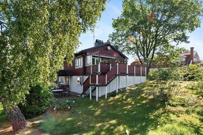 Helgavägen 14, Kyrkby