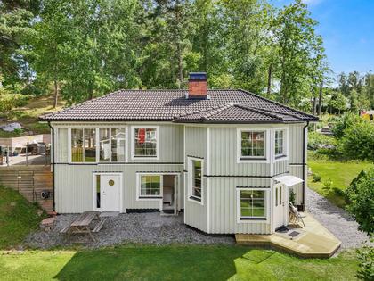 Regnbågsvägen 8, Glömsta
