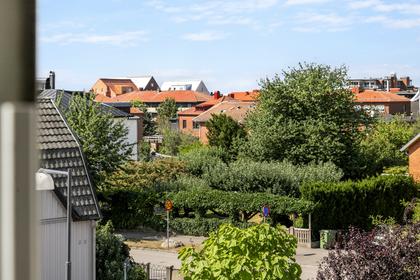 Träslövsvägen 11B, Centrum