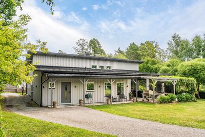 Skarpängsvägen 7, Svinninge