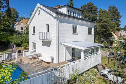 Högalidsvägen 11, Duvbo