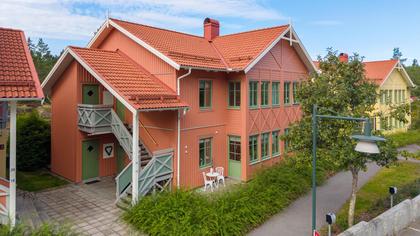 Skogsrovägen 16, Tumba