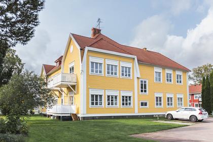 Norra Infarten 100, Färjestad