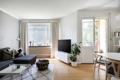 Trollebergsvägen 30B, Väster
