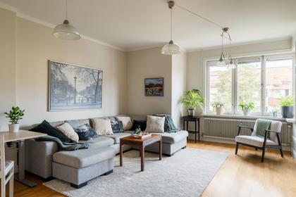 Vegagatan 32, Centrala