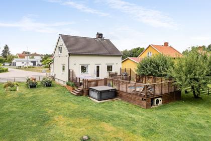 Getingvägen 13, Skogsbo