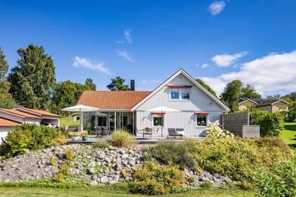 Korvettvägen 8, Alnön