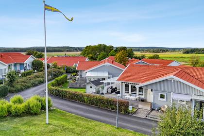 Brunstorps By 28, Säve