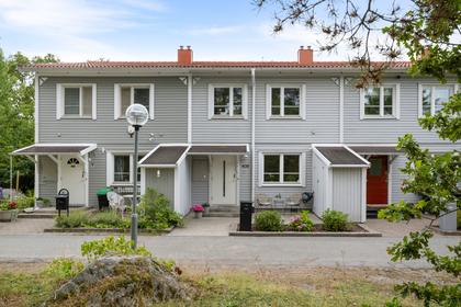 Gränsvägen 406, Nälsta
