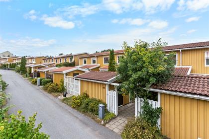 Ugglevägen 123, Tumba