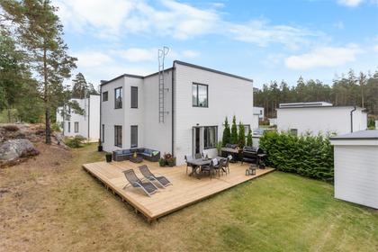 Tant Gredelins väg 32B, Uttran