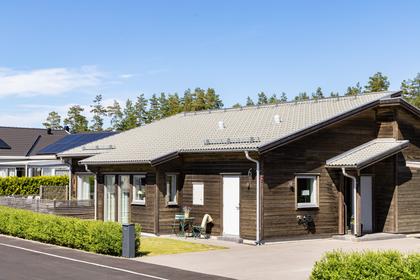 Sammetsvägen 6, Karlssons Äng
