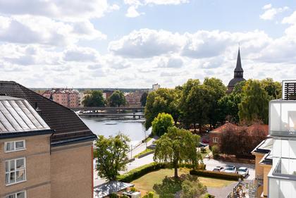 Kyrkogatan 1C, Centralt