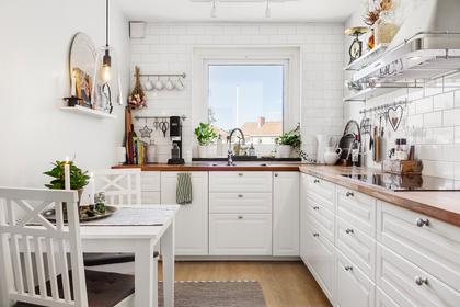 Krondikesvägen 22, Blomängen